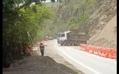 La concesionaria Union Vial Camino del Pacifico ejecuta acciones dentro de su plan de contingencia para la atención el pr 69+000 (sector la balastrera) de la vía Buenaventura – Loboguerrero – Buga