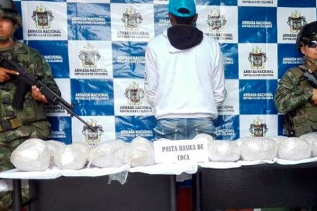 Armada Nacional captura a un sujeto con 40 kilogramos de pasta base de coca en Nari&ntilde;o