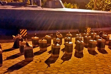 Armada Nacional intercepta motonave cargada con más de media tonelada de cocaína en aguas del pacífico colombiano