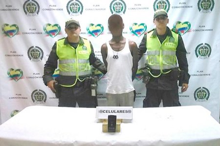 La Policía Nacional capturó una persona que pretendía hurtarle  a una mujer sus pertenencias