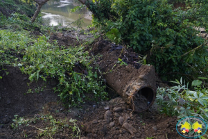 Creciente de quebrada provocó caída de 30 metros de tubería de 16 pulgadas del acueducto y afectó vía férrea