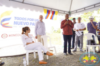 Ministra de Educación Gina Parody colocó primera piedra del Megacolegio San Antonio