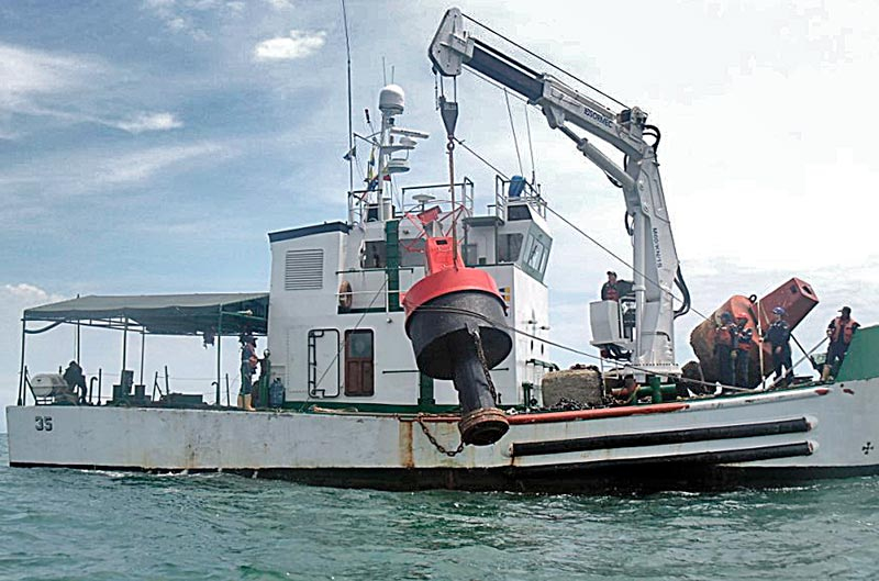 Dimar realiza trabajos de mantenimiento al sistema de señalización marítima en Buenaventura