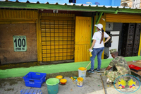 Mujeres por Buenaventura pintaron casas y negocios en sector maderero de El Piñal 