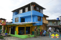 Mujeres por Buenaventura pintaron casas y negocios en sector maderero de El Piñal 