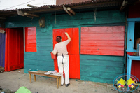 Mujeres por Buenaventura pintaron casas y negocios en sector maderero de El Piñal 
