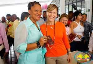 Gobernadora del Valle, Dilian Francisca Toro, participó en entrega de pasaportes en Buenaventura