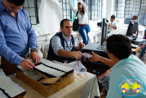 Gobernadora del Valle, Dilian Francisca Toro, participó en entrega de pasaportes en Buenaventura