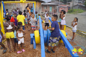 Club de Leones Buenaventura Monarca, entregó cancha de fútbol, parque infantil  y dos mejoramientos de vivienda en el barrio Miramar