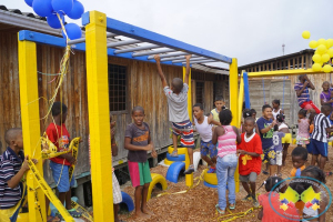 Club de Leones Buenaventura Monarca, entregó cancha de fútbol, parque infantil  y dos mejoramientos de vivienda en el barrio Miramar