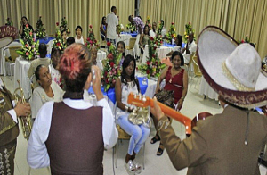 Gane Buenaventura celebró el día de las madres a 20 clientes que resultaron favorecidas mediante sorteo