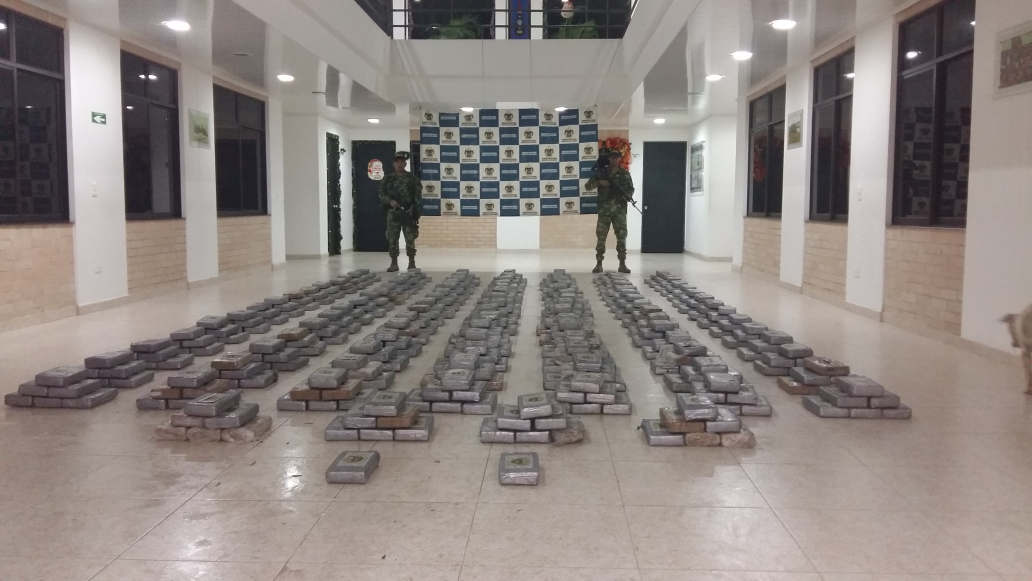 La Armada Nacional incautó combustible y más de media tonelada de cocaína en Nariño
