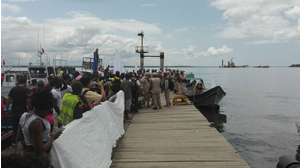 16 integrantes del 30 Frente de las Farc hacen tránsito por Buenaventura hacia la zona Veredal en Buenos Aires, Cauca