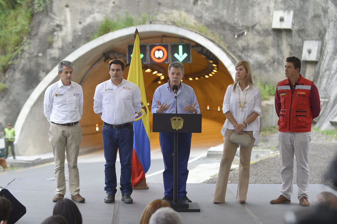 Presidente Santos entregó 19 km de doble calzada en la vía Buenaventura - Loboguerrero - Buga