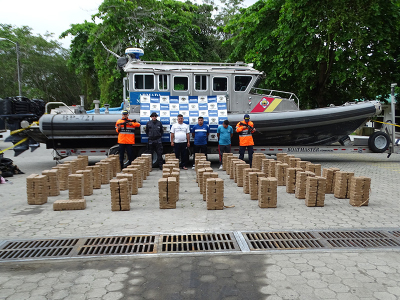 Un semisumergible y más de una tonelada de cocaína fueron incautadas por las autoridades en Tumaco