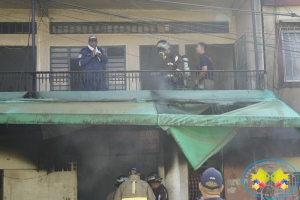 Bomberos voluntarios atendieron incendio estructural en la calle 5ª por el sector de la curva 