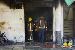 Bomberos voluntarios atendieron incendio estructural en la calle 5ª por el sector de la curva 