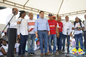 El candidato a la Vicepresidencia de la República, Juan Carlos Pinzón, estuvo en la Ciudadela San Antonio