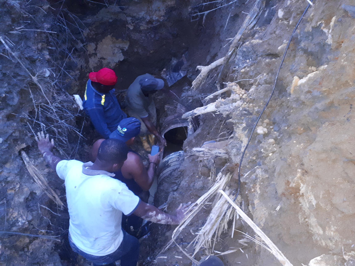 Continúa reparación en tubería matriz que tiene sin servicio de agua a cuatro comunas de Buenaventura