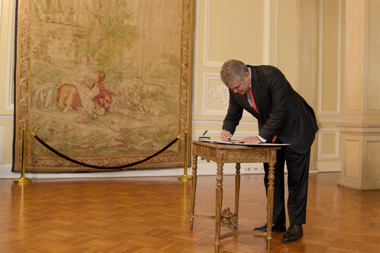 Presidente de la República firma este lunes decreto que regula el porte de drogas