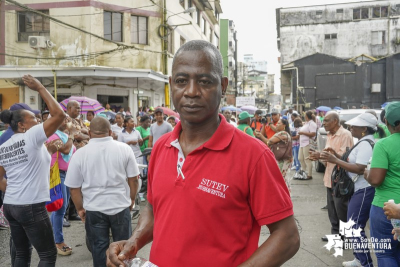 Docentes de Buenaventura marcharon pidiendo al Gobierno nacional que se cumplan los acuerdos pactados
