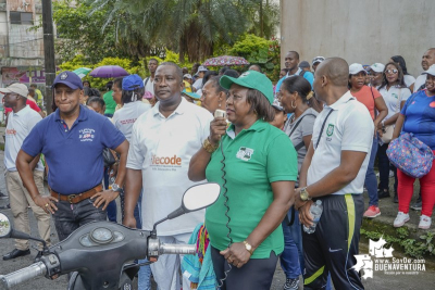Docentes de Buenaventura marcharon pidiendo al Gobierno nacional que se cumplan los acuerdos pactados