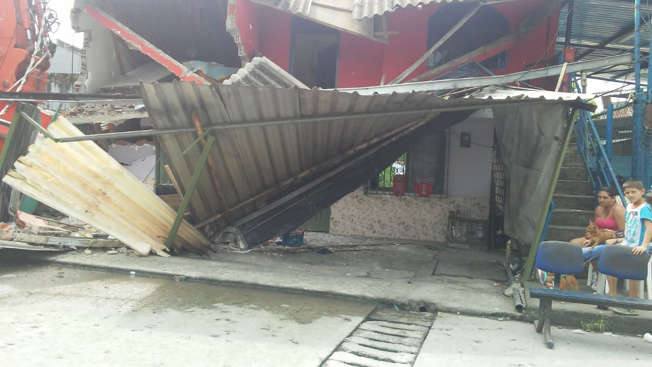 El Cuerpo de Bomberos Voluntarios atendió emergencia ocasionada por vehículo para cargue de contenedores en el barrio El Campin