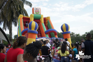 Niños y adultos disfrutaron de la tarde de juegos realizada por el Gestor Social en el Malecón Bahía de la Cruz 