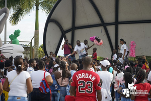 Niños y adultos disfrutaron de la tarde de juegos realizada por el Gestor Social en el Malecón Bahía de la Cruz 
