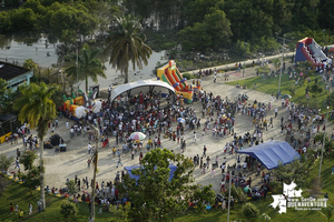 Niños y adultos disfrutaron de la tarde de juegos realizada por el Gestor Social en el Malecón Bahía de la Cruz 