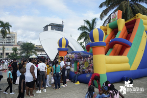 Niños y adultos disfrutaron de la tarde de juegos realizada por el Gestor Social en el Malecón Bahía de la Cruz 
