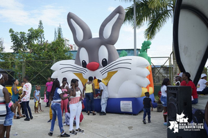 Niños y adultos disfrutaron de la tarde de juegos realizada por el Gestor Social en el Malecón Bahía de la Cruz 