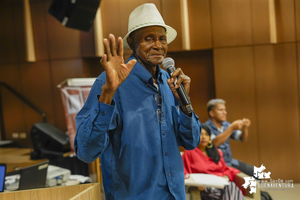 Hugo Tovar presentó su libro Mil Partes, Canto a la Poesía