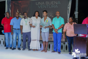 La Alcaldía Distrital de Buenaventura realizó condecoración a Fernando Montaño en lanzamiento de su libro