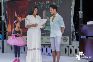 La Alcaldía Distrital de Buenaventura realizó condecoración a Fernando Montaño en lanzamiento de su libro