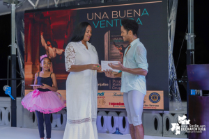 La Alcaldía Distrital de Buenaventura realizó condecoración a Fernando Montaño en lanzamiento de su libro