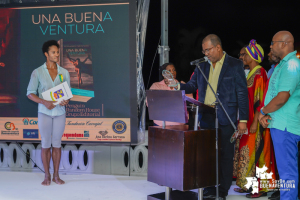 La Alcaldía Distrital de Buenaventura realizó condecoración a Fernando Montaño en lanzamiento de su libro