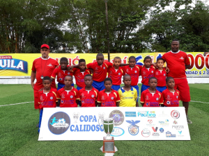 La Copa Calidoso dio espacio a niños con síndrome de Down y discapacidad en el preliminar de la final