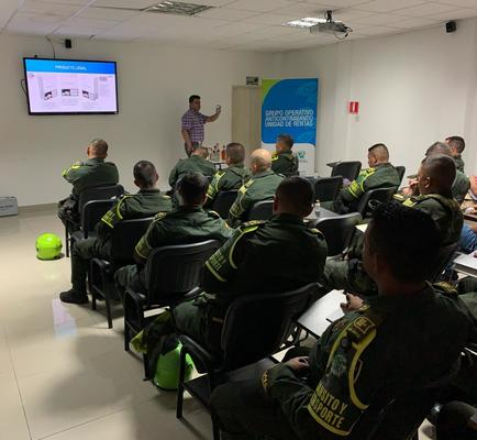 Unidad de Rentas del Valle del Cauca capacitó a Policía de Carreteras en detección de licor adulterado o de contrabando