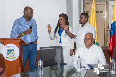 Alcaldes de las localidades Isla de Cascajal y Continente El Pailón tomaron posesión ante el alcalde Distrital de Buenaventura, Víctor Vidal