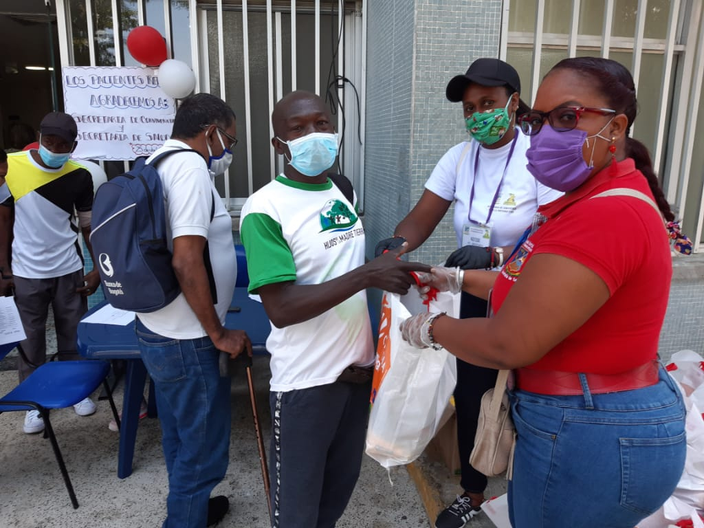 La Alcaldía Distrital entregó mercados a vendedores ambulantes, pacientes renales, y con tuberculosis