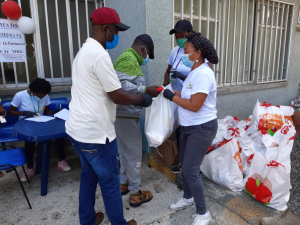 La Alcaldía Distrital entregó mercados a vendedores ambulantes, pacientes renales, y con tuberculosis