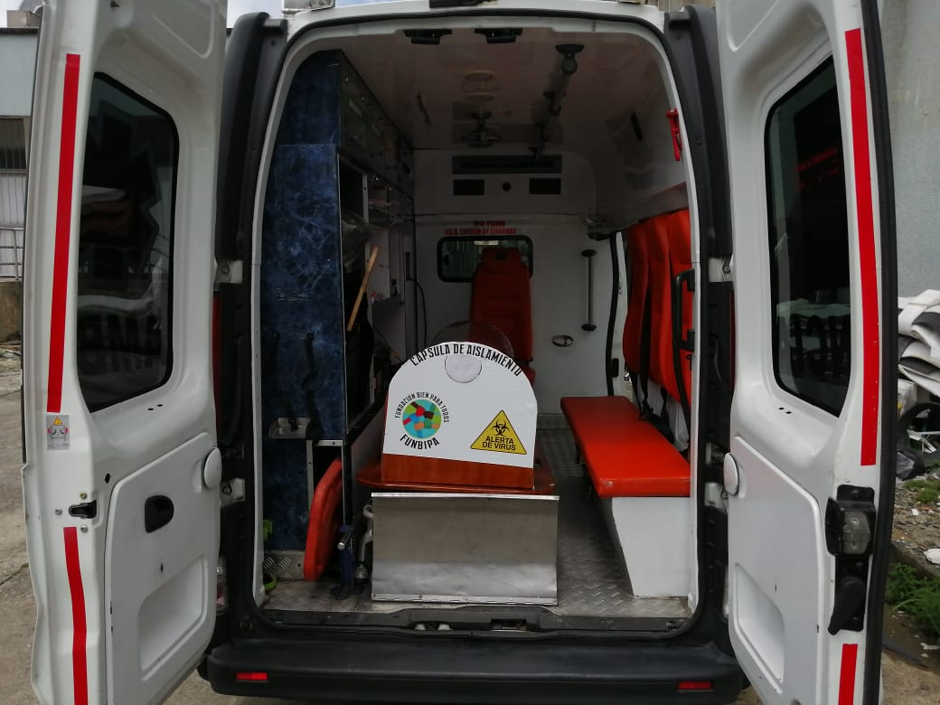 Un grupo de jóvenes profesionales donaron al Hospital Distrital de Buenaventura una capsula para traslado en ambulancia de pacientes con COVID-19 
