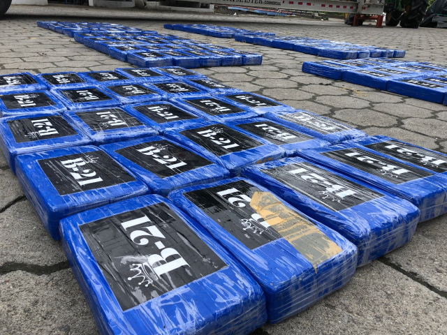 La Armada de Colombia incautó 274 kilos de cocaína en el área general de la Isla de Malpelo