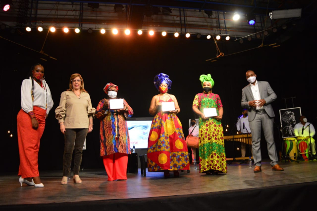 La Gobernadora del Valle entregó reconocimiento a tres mujeres que representan el empoderamiento de las mujeres afro en el pacífico
