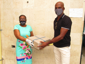 Diecisiete colegios de la zona rural en Buenaventura recibieron kits de lectura