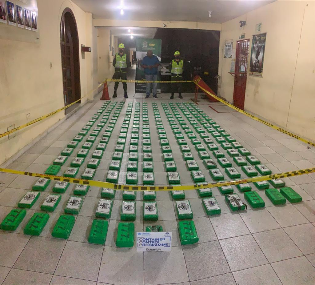 Fue asegurado un hombre que, presuntamente, transportaba 235 kilos de cocaína en un tractocamión