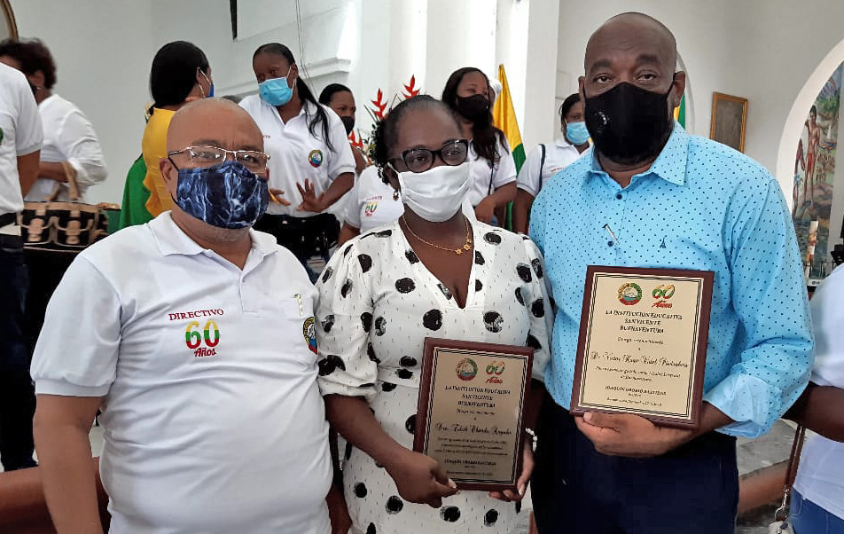 En sus 60 años de fundación, la Institución Educativa San Vicente hizo reconocimiento a la Gestora Social y al Alcalde Distrital de Buenaventura