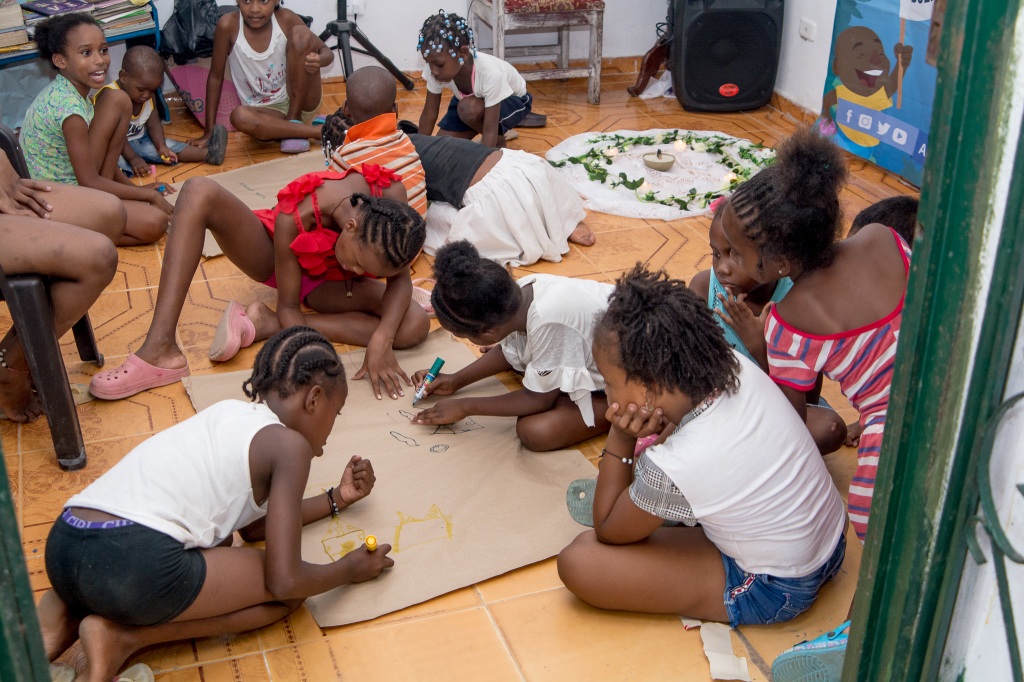En Buenaventura los niños aprendieron sobre sus derechos y bailaron con Mambrú