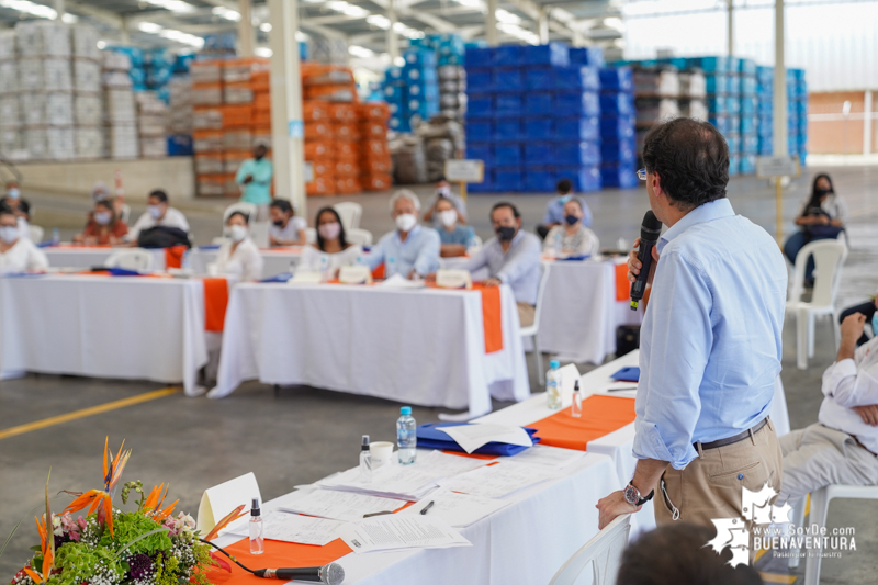 El Ministro de Comercio y la bancada parlamentaria del Valle visitaron Buenaventura para conocer proyectos de reactivación económica